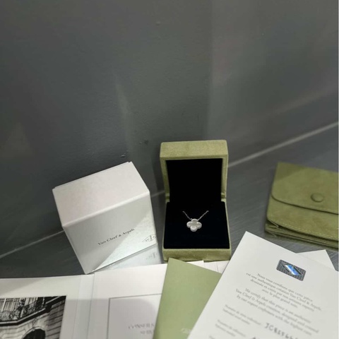 Van Cleef & Arpels VCA Vintage Alhambra 白金白母貝項鏈