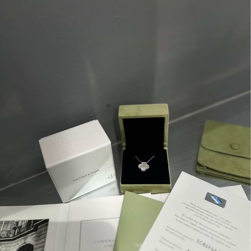 Van Cleef & Arpels VCA Vintage Alhambra 白金白母貝項鏈-0