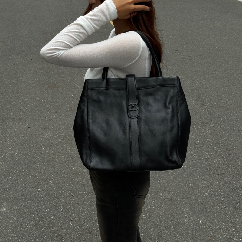 【極新超稀有⭐️】 Chanel “So Black” 全黑黑武士 肩背托特包 （專櫃28.6萬）-16