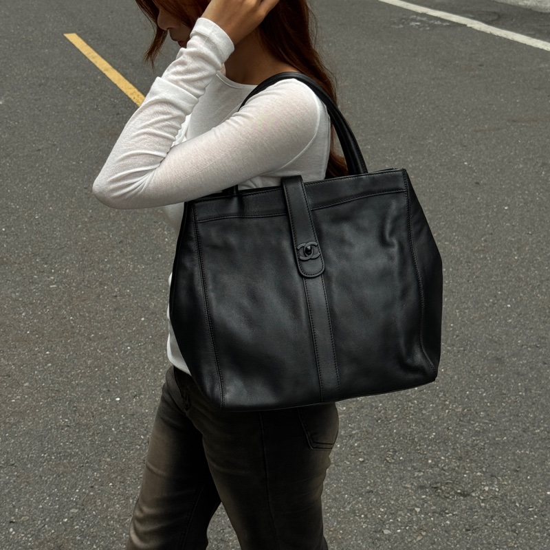 【極新超稀有⭐️】 Chanel “So Black” 全黑黑武士 肩背托特包 （專櫃28.6萬）-17