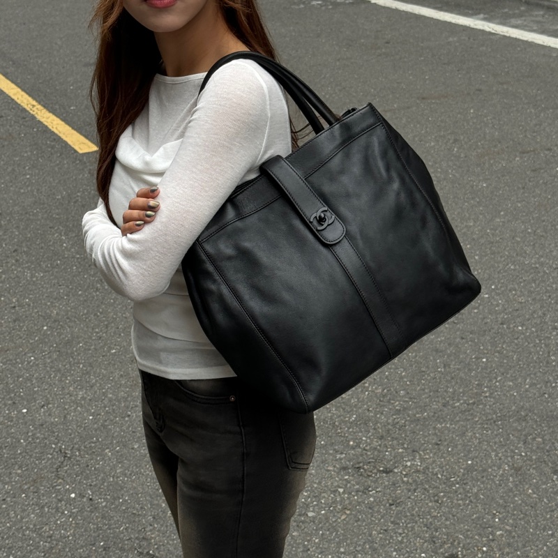 【極新超稀有⭐️】 Chanel “So Black” 全黑黑武士 肩背托特包 （專櫃28.6萬）-18