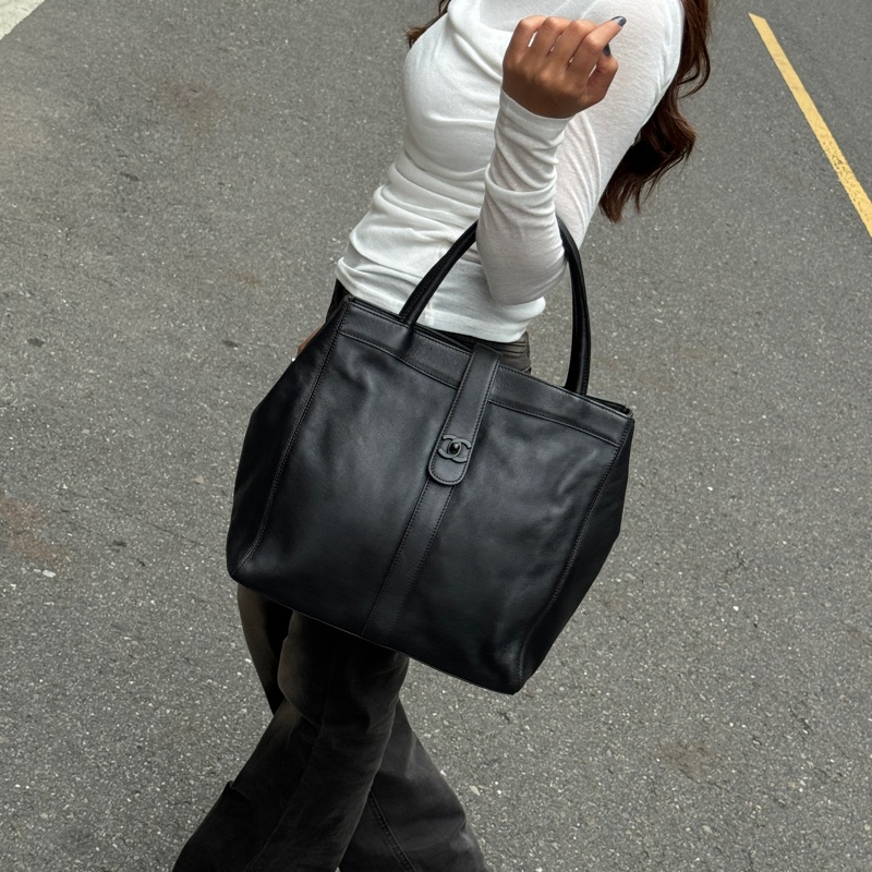 【極新超稀有⭐️】 Chanel “So Black” 全黑黑武士 肩背托特包 （專櫃28.6萬）-19