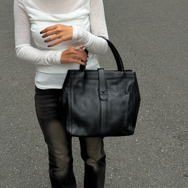 【極新超稀有⭐️】 Chanel “So Black” 全黑黑武士 肩背托特包 （專櫃28.6萬）-22