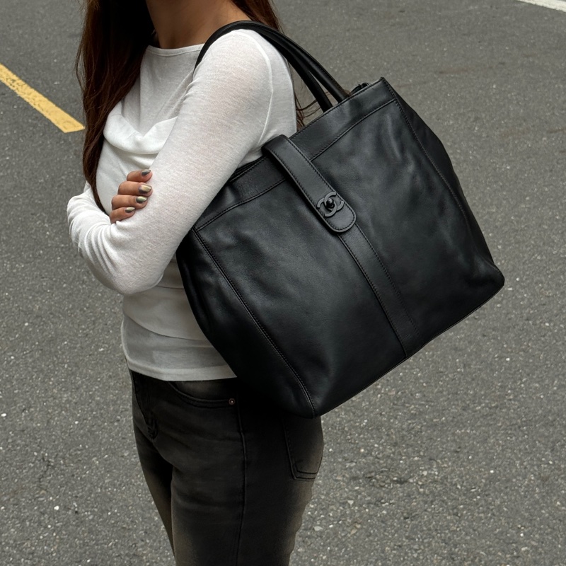 【極新超稀有⭐️】 Chanel “So Black” 全黑黑武士 肩背托特包 （專櫃28.6萬）-23
