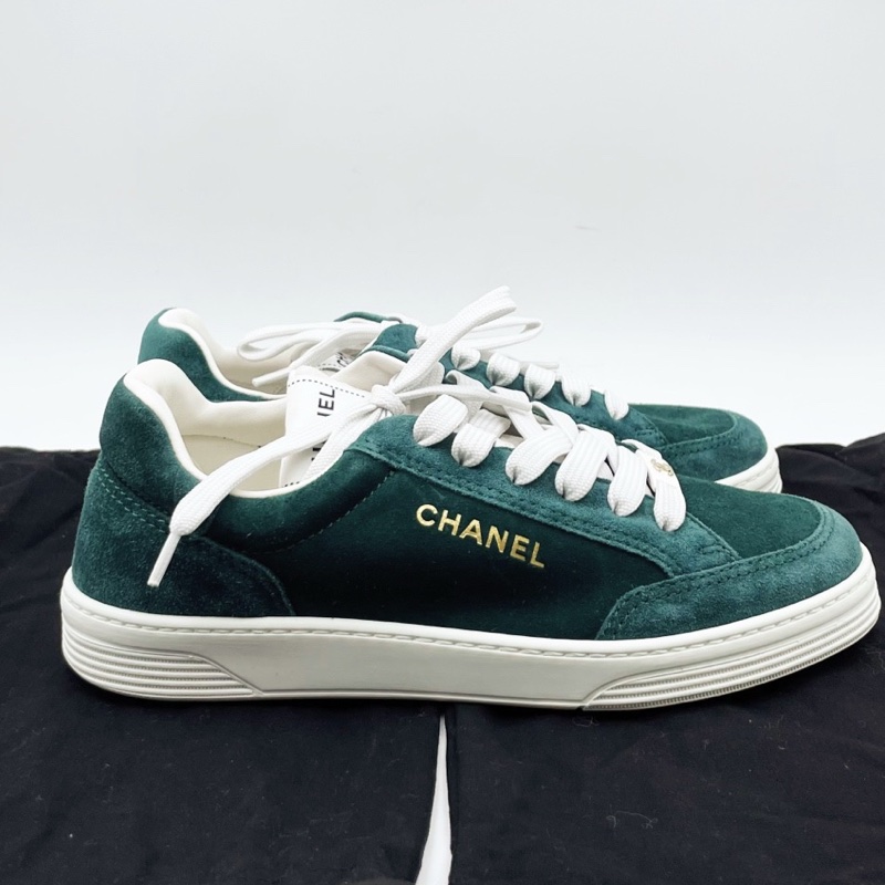 閒置新 未使用 Chanel 香奈兒湖水綠麂皮休閒鞋 37.5碼 附件：塵袋-0