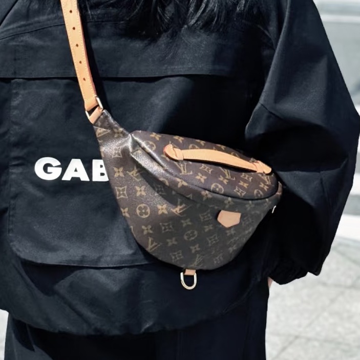 #Louis Vuitton🫆bumbag編碼19年🫆胸包尺寸35*14*12🌴附件～可調節肩帶-0