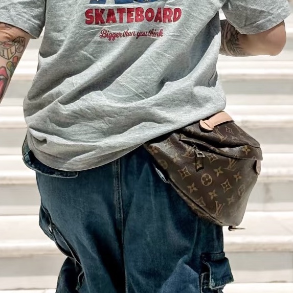 #Louis Vuitton🫆bumbag編碼19年🫆胸包尺寸35*14*12🌴附件～可調節肩帶-1