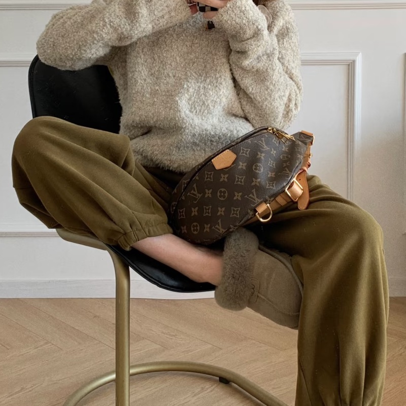 #Louis Vuitton🫆bumbag編碼19年🫆胸包尺寸35*14*12🌴附件～可調節肩帶-19