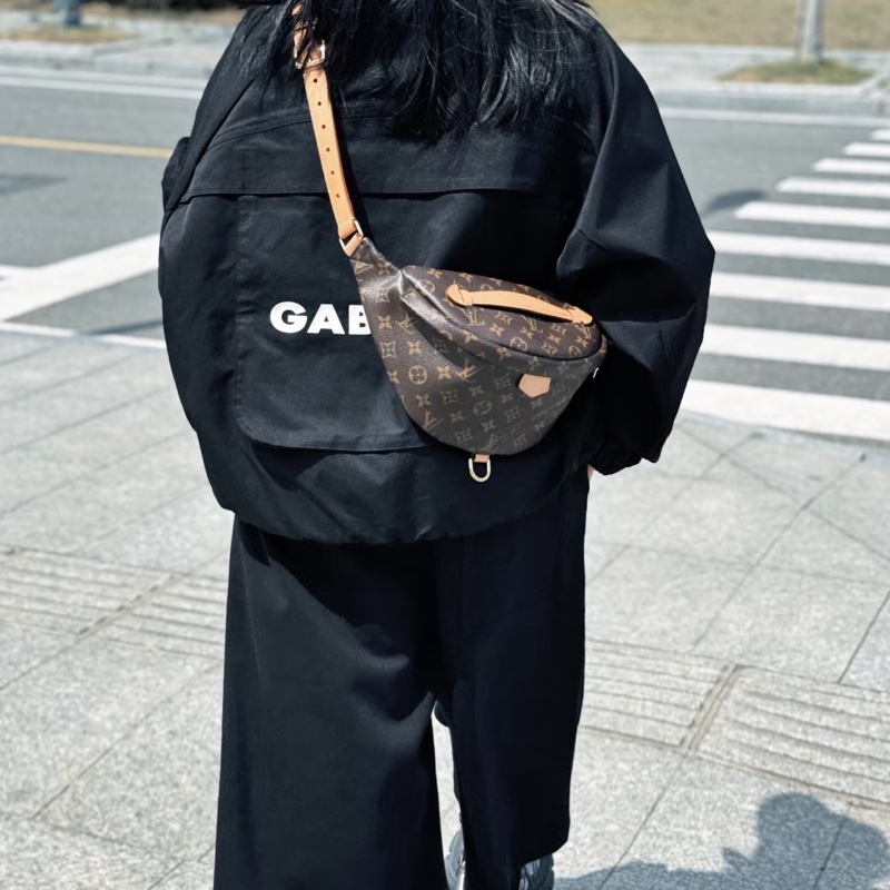 #Louis Vuitton🫆bumbag編碼19年🫆胸包尺寸35*14*12🌴附件～可調節肩帶-25