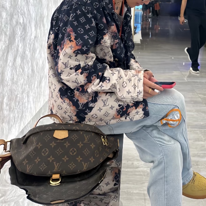 #Louis Vuitton🫆bumbag編碼19年🫆胸包尺寸35*14*12🌴附件～可調節肩帶-28