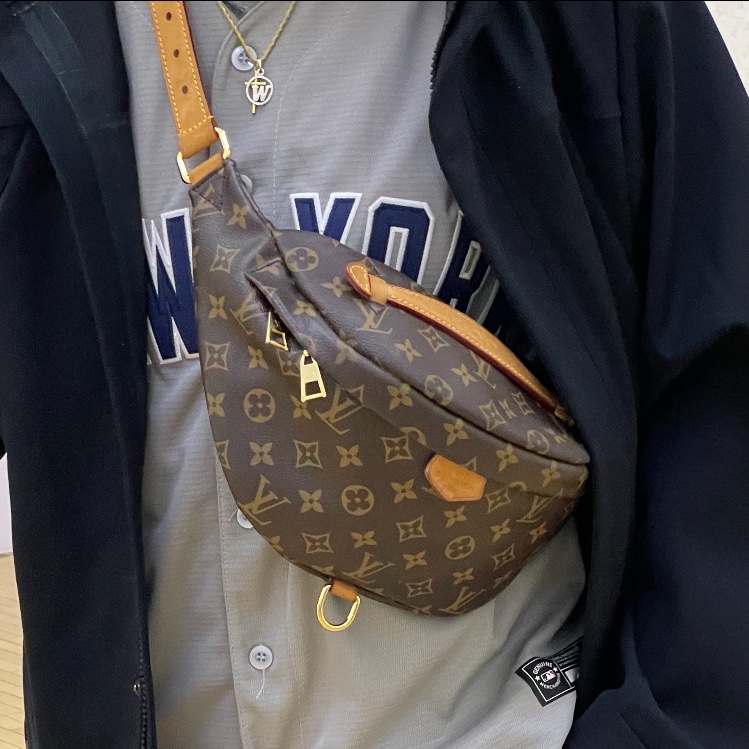 #Louis Vuitton🫆bumbag編碼19年🫆胸包尺寸35*14*12🌴附件～可調節肩帶-41
