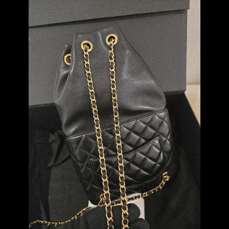 CHANEL 香奈兒 黑色羊皮金扣抽繩後背包 🈶台灣購證正本-23