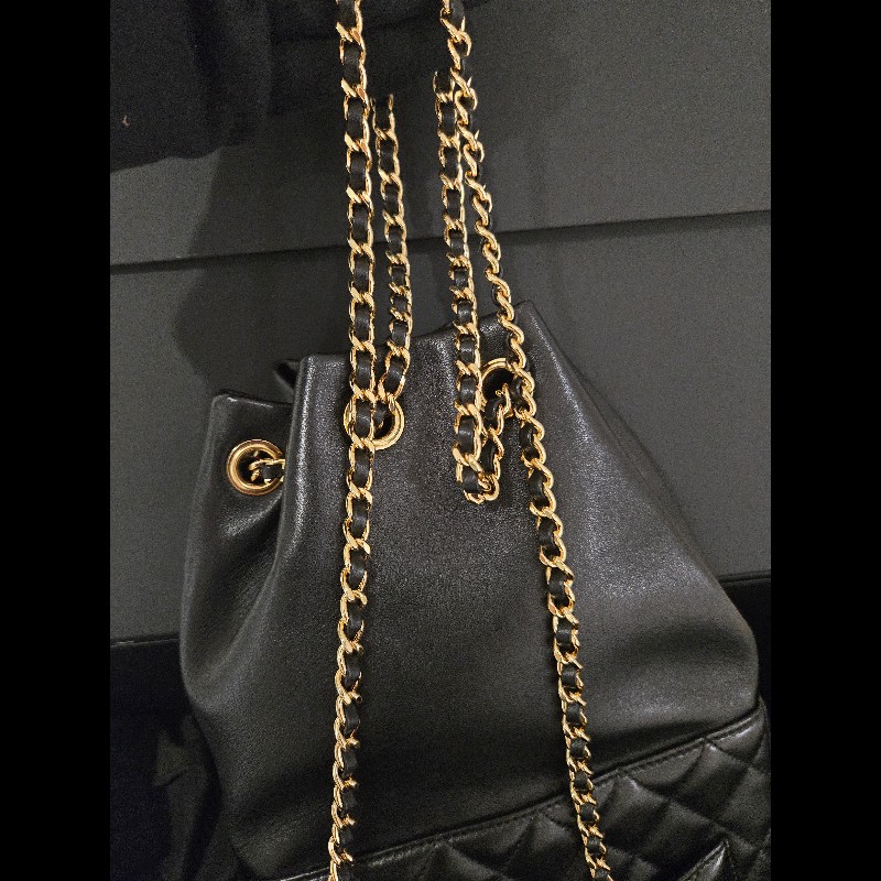 CHANEL 香奈兒 黑色羊皮金扣抽繩後背包 🈶台灣購證正本-24