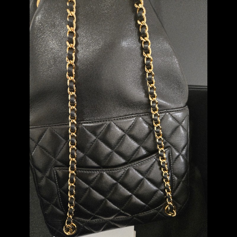 CHANEL 香奈兒 黑色羊皮金扣抽繩後背包 🈶台灣購證正本-25
