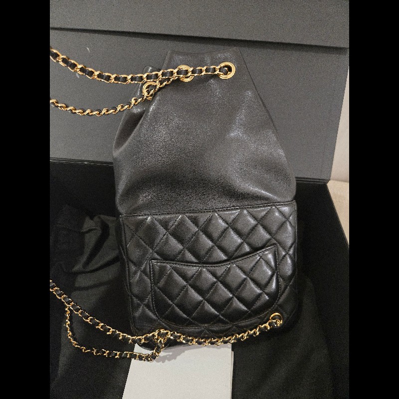 CHANEL 香奈兒 黑色羊皮金扣抽繩後背包 🈶台灣購證正本-26