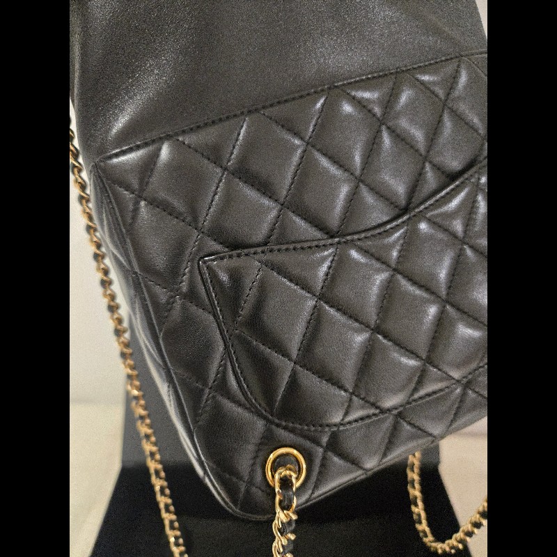 CHANEL 香奈兒 黑色羊皮金扣抽繩後背包 🈶台灣購證正本-27