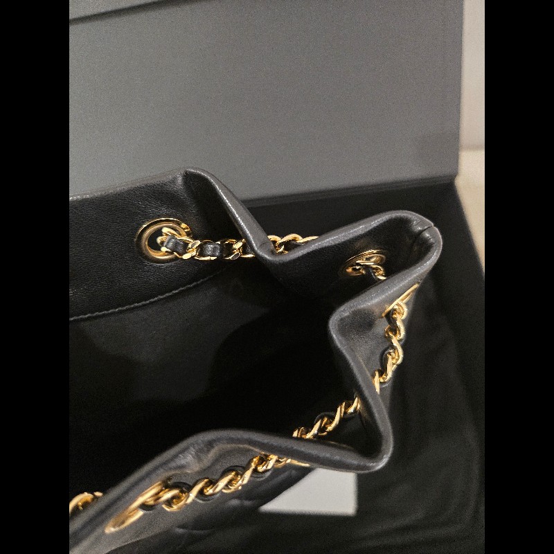 CHANEL 香奈兒 黑色羊皮金扣抽繩後背包 🈶台灣購證正本-32