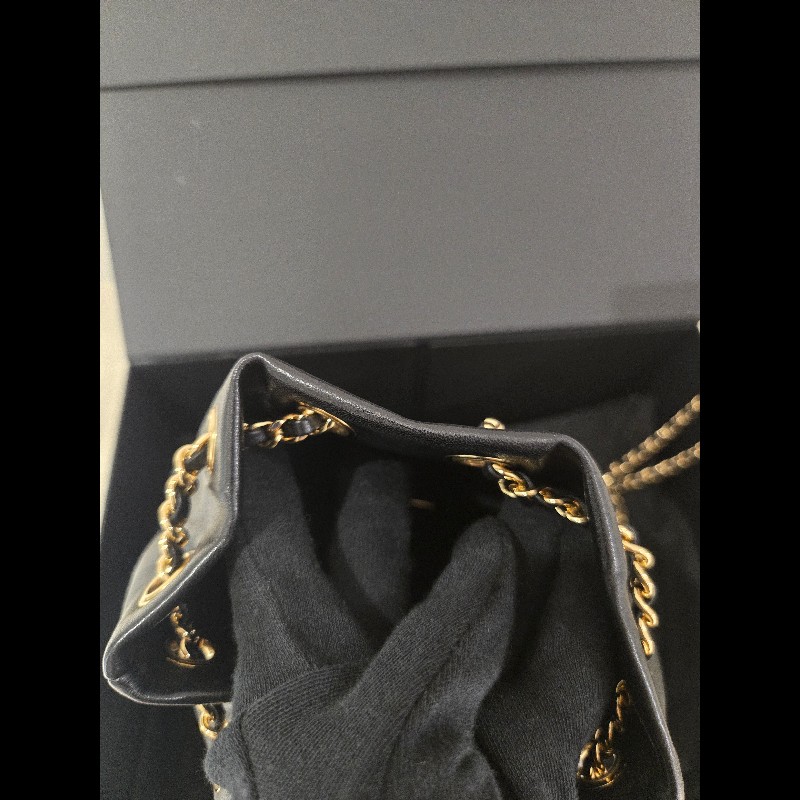 CHANEL 香奈兒 黑色羊皮金扣抽繩後背包 🈶台灣購證正本-35
