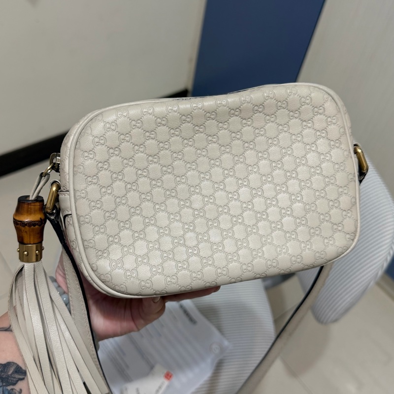 Gucci古馳 灰白色經典Logo雙G老花Microguccissima Disco 竹節流蘇相機包 斜背包-1
