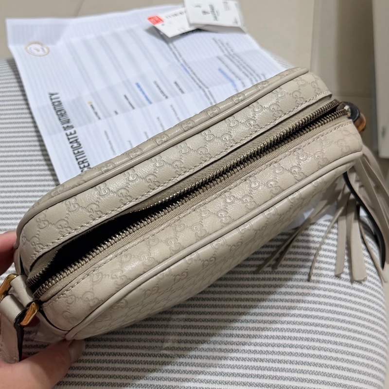 Gucci古馳 灰白色經典Logo雙G老花Microguccissima Disco 竹節流蘇相機包 斜背包-6