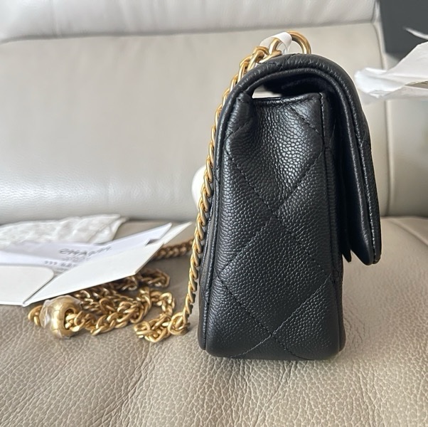 CHANEL愛心調節釦粒面/荔枝牛皮晶片款20cm翻蓋包-1