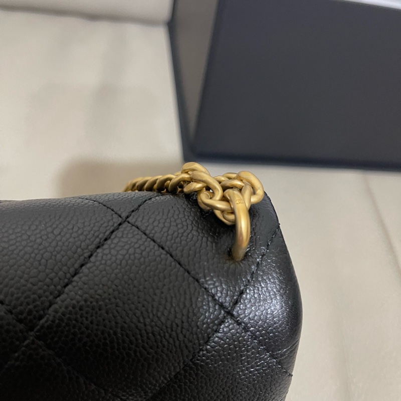 CHANEL愛心調節釦粒面/荔枝牛皮晶片款20cm翻蓋包-9