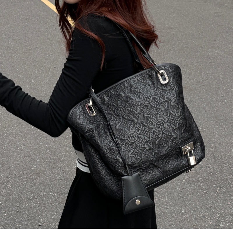 【極新🎁 全平台唯一】 LV Antheia 限量發售 羊皮肩背包 （專櫃163,000）-0