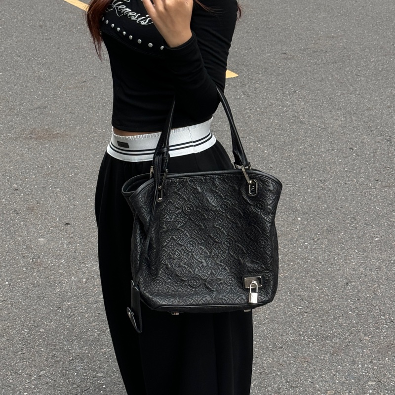 【極新🎁 全平台唯一】 LV Antheia 限量發售 羊皮肩背包 （專櫃163,000）-3