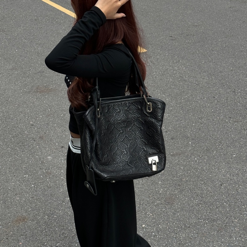 【極新🎁 全平台唯一】 LV Antheia 限量發售 羊皮肩背包 （專櫃163,000）-19