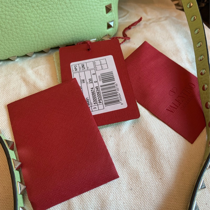 華倫天奴 經典 鉚釘 手提包 牛油果色 包包 閒置 迷你 斜挎包 可拆 皮革肩帶  肩背包 斜挎包  托特包 valentino rockstud avocado bag with original strap 牛油果-19