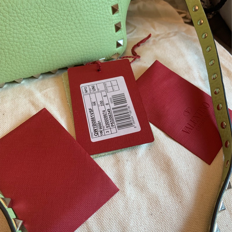 華倫天奴 經典 鉚釘 手提包 牛油果色 包包 閒置 迷你 斜挎包 可拆 皮革肩帶  肩背包 斜挎包  托特包 valentino rockstud avocado bag with original strap 牛油果-20