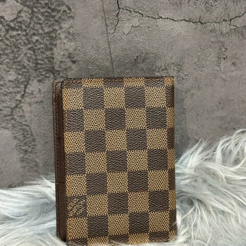 💎Han's house精品服飾💎Louis Vuitton LV N60189 經典Damier帆布棋盤格印花護照夾