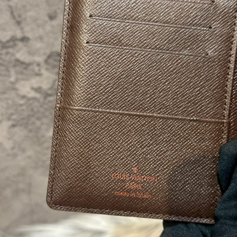 💎Han's house精品服飾💎Louis Vuitton LV N60189 經典Damier帆布棋盤格印花護照夾-2