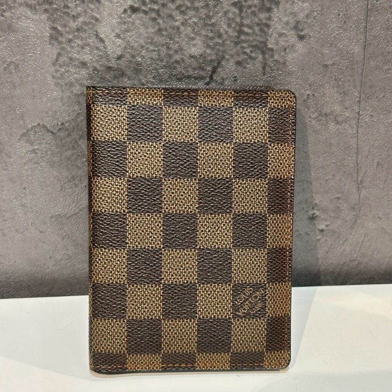 💎Han's house精品服飾💎Louis Vuitton LV N60189 經典Damier帆布棋盤格印花護照夾-3