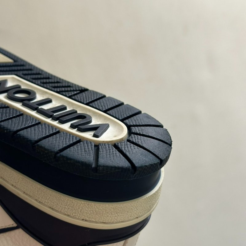 💎Han's house精品服飾💎 Louis Vuitton LV TRAINER 藍白色運動鞋 1ABFAA 八成新-6