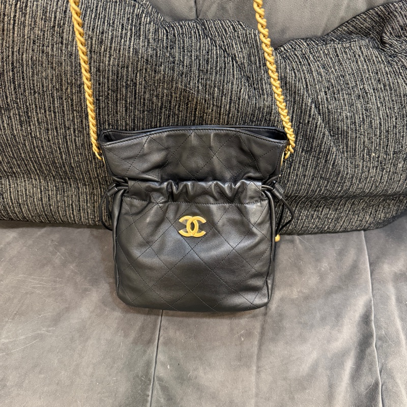 全新全配❤️晶片❤️ 香奈兒 #黑金 #小福袋 #水桶包 #抽繩水桶-4