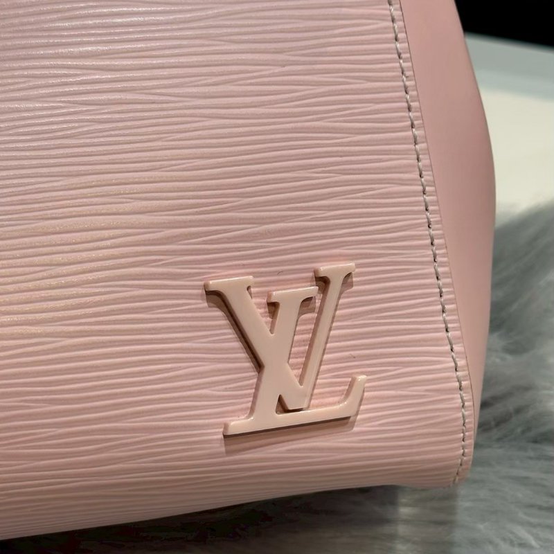 💎Han's house精品服飾💎Louis Vuitton Cluny LV 粉色 Epi 水波紋 郵差包 側背包-4
