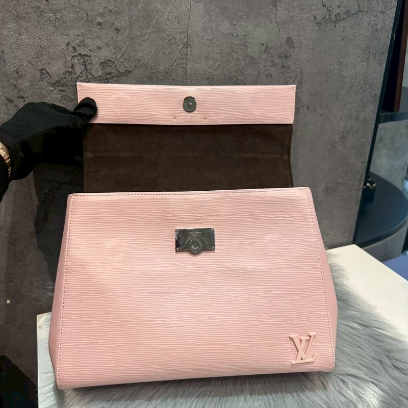💎Han's house精品服飾💎Louis Vuitton Cluny LV 粉色 Epi 水波紋 郵差包 側背包-5
