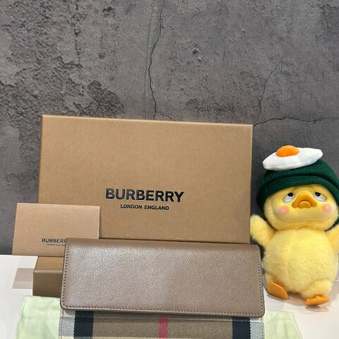 💎Han's house精品服飾💎BURBERRY  HALTON 經典格紋帆布拼接釦式長夾