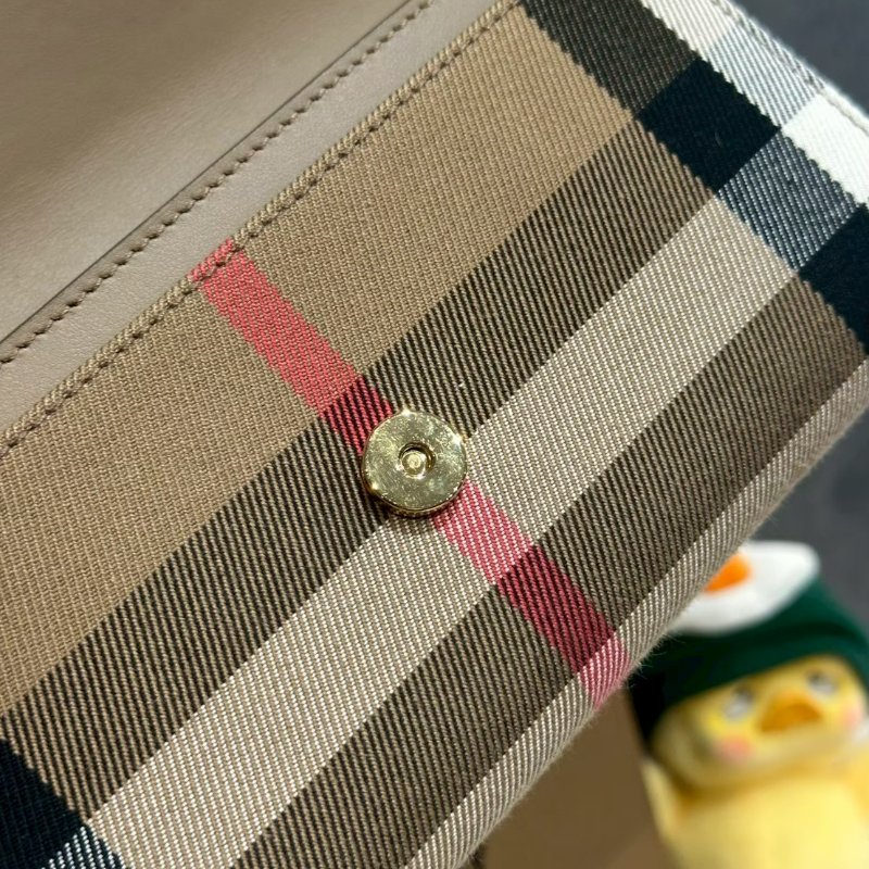 💎Han's house精品服飾💎BURBERRY  HALTON 經典格紋帆布拼接釦式長夾-5