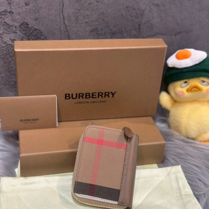 💎Han's house精品服飾💎BURBERRY 大格紋帆布及牛皮ㄇ形拉鍊零錢包/卡夾包-0
