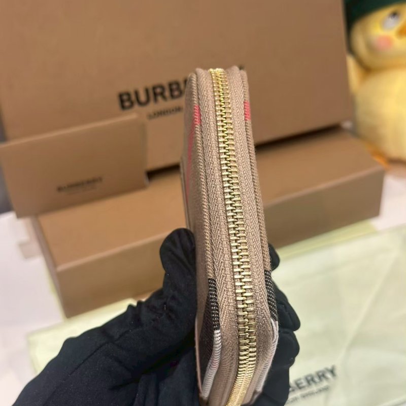 💎Han's house精品服飾💎BURBERRY 大格紋帆布及牛皮ㄇ形拉鍊零錢包/卡夾包-1