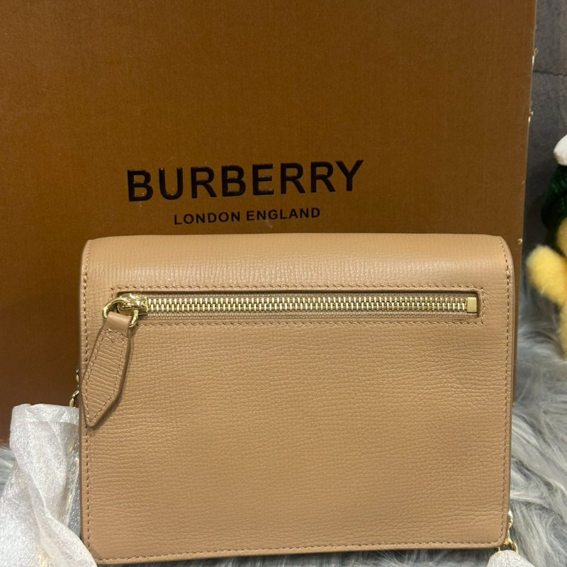 💎Han's house精品服飾💎BURBERRY 格紋棉麻勾釦斜背包-2