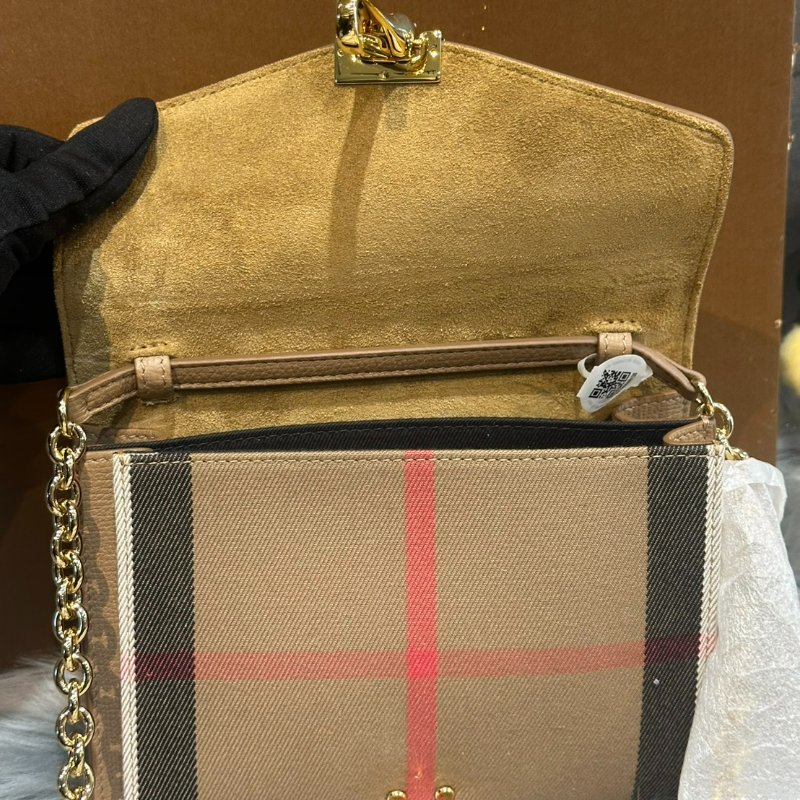 💎Han's house精品服飾💎BURBERRY 格紋棉麻勾釦斜背包-3