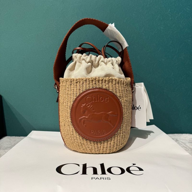 全新Chloe蔻依Horse Medal草编焦糖色水桶-0
