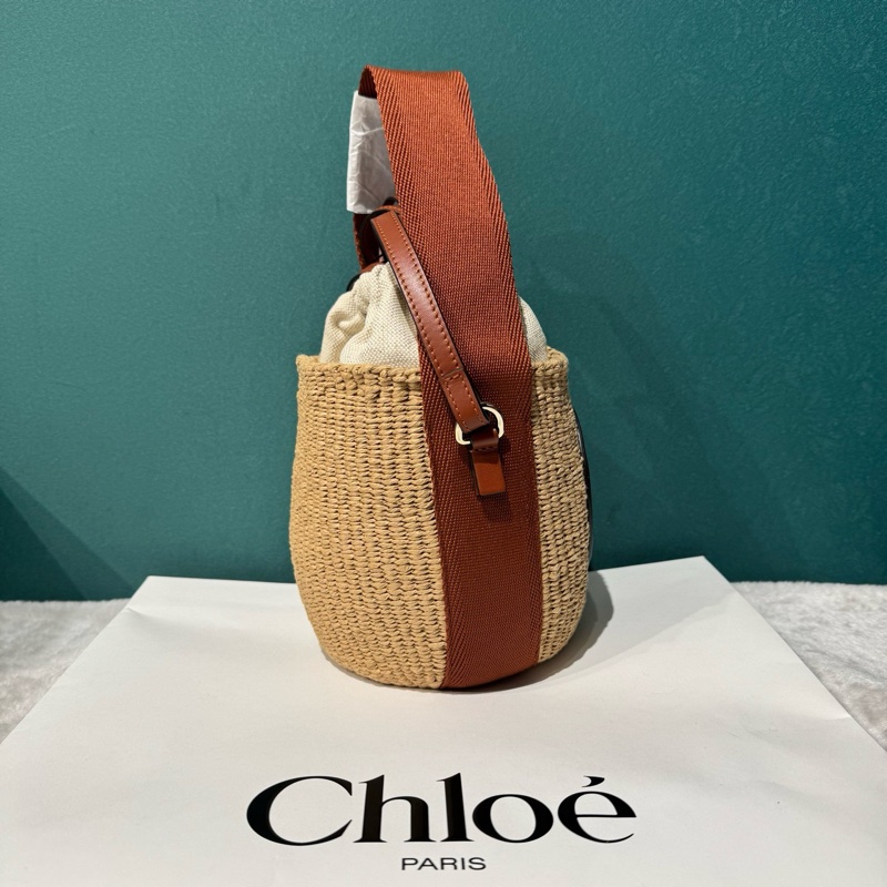 全新Chloe蔻依Horse Medal草编焦糖色水桶-2