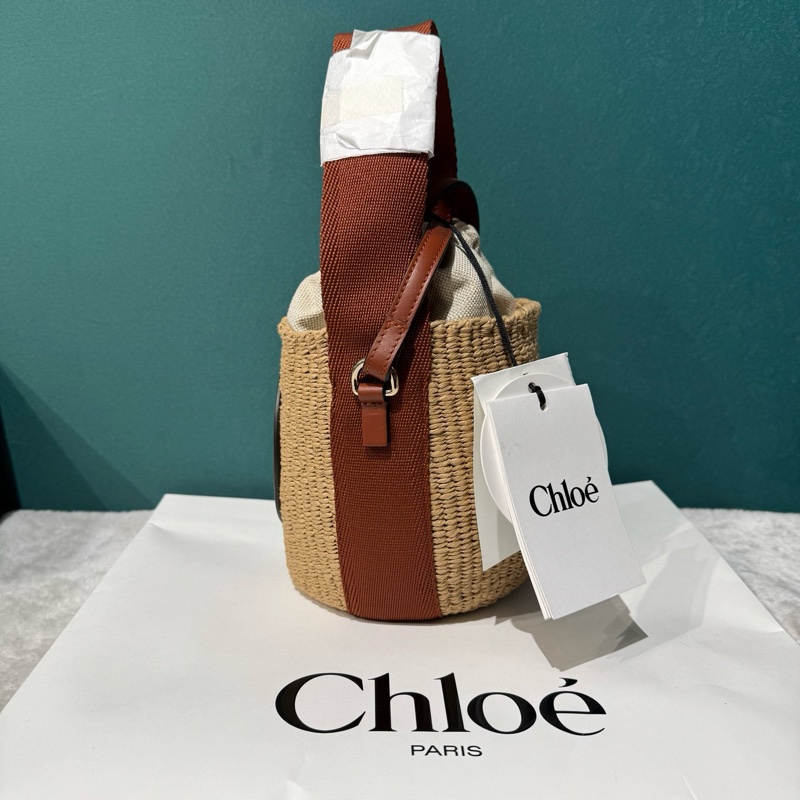 全新Chloe蔻依Horse Medal草编焦糖色水桶-3