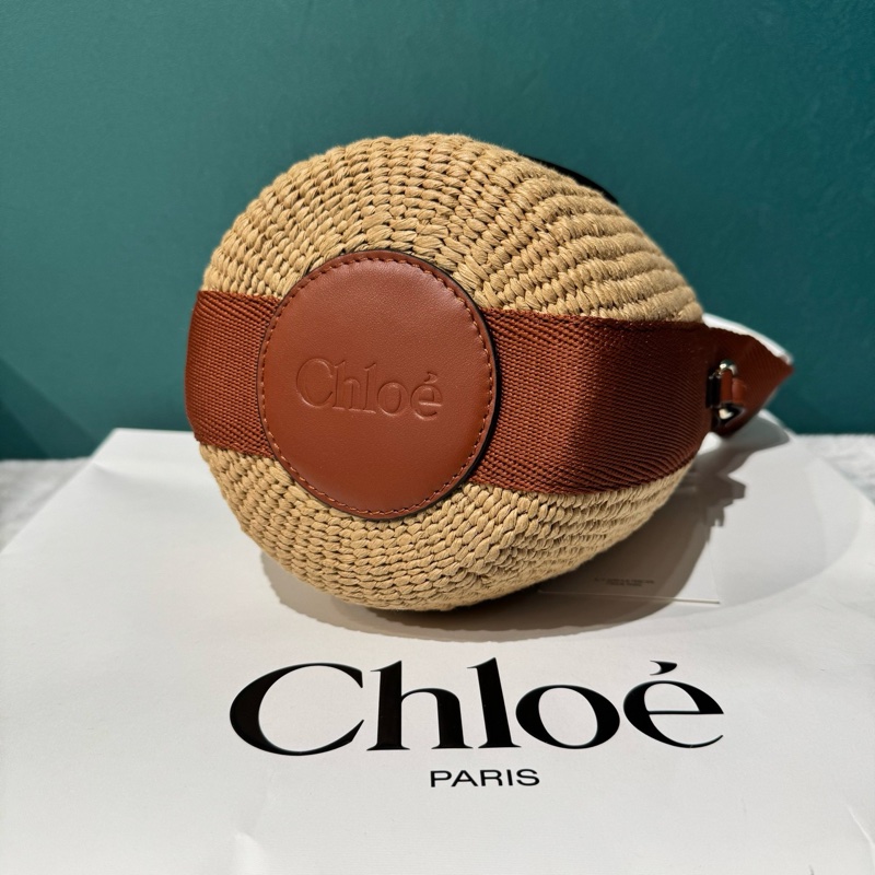 全新Chloe蔻依Horse Medal草编焦糖色水桶-4
