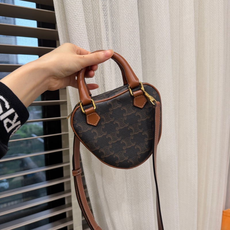 99新🈶台灣購證❤️ celine #老花 #愛心包 #斜背包 #小廢包-4