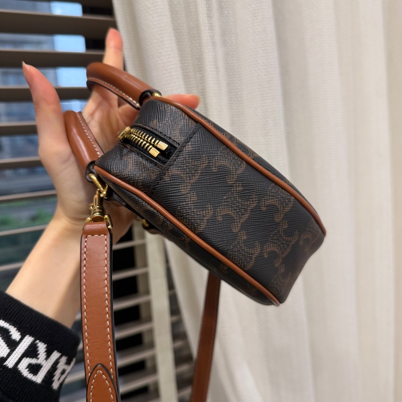 99新🈶台灣購證❤️ celine #老花 #愛心包 #斜背包 #小廢包-6